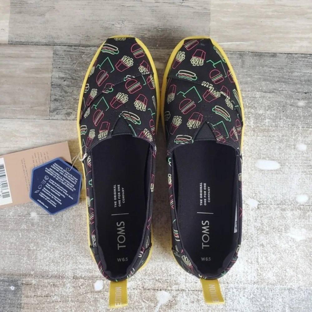 Toms Classic Womens Flat Shoes Sz 6.5 Black Late Night Food Print Canvas Loafers